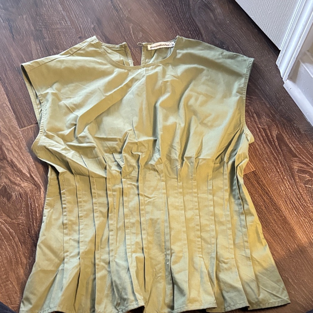 Abercrombie pleated blouse